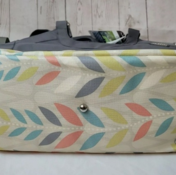 JJ Cole diaper bag - Picture 2 of 8